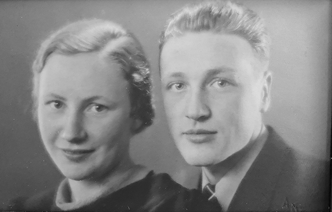 1945 verwandeln Attilio und Elsa Meyer ihre Dreizimmerwohnung in Zürich in ein Fotolabor